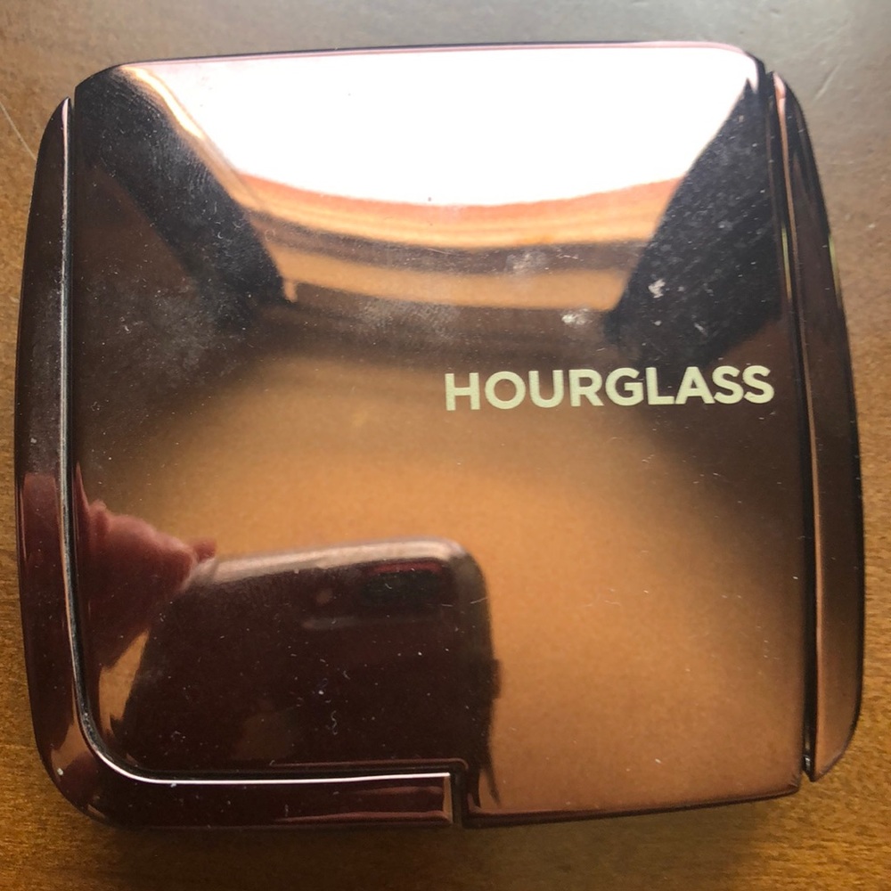 Hourglass ambient lighting powder “dim light”